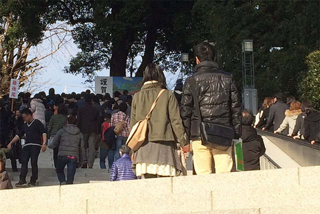 日枝神社に初詣に行くさるのダニエル 長蛇の列